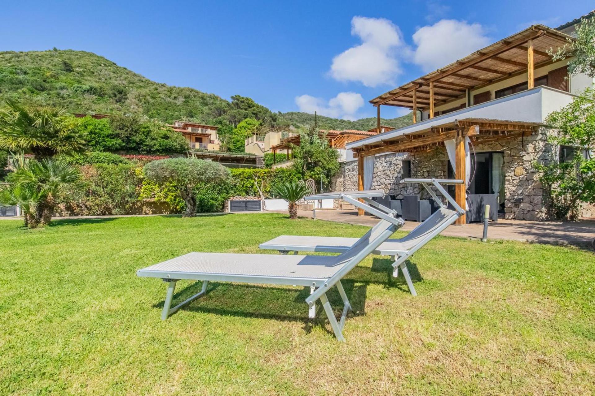 Villa Acquasalata Nisporto Bagian luar foto